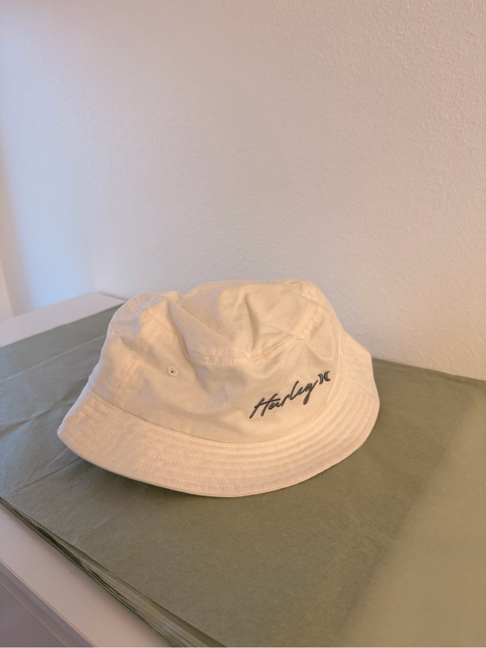 Hurley white Bucket Hat